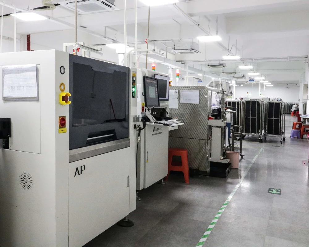 Quels sont les systèmes de contrôle de coupe métallique dans le champ laser?