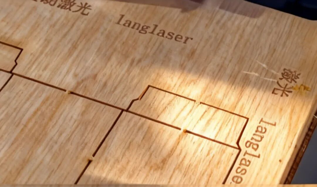 Explorer le potentiel illimité des systèmes de matrices à couteaux laser！