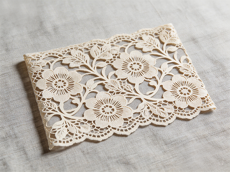 Pourquoi les systèmes de découpe de tissus se tournent-ils vers des contrôleurs laser multi-axes ? L’efficacité est la clé.